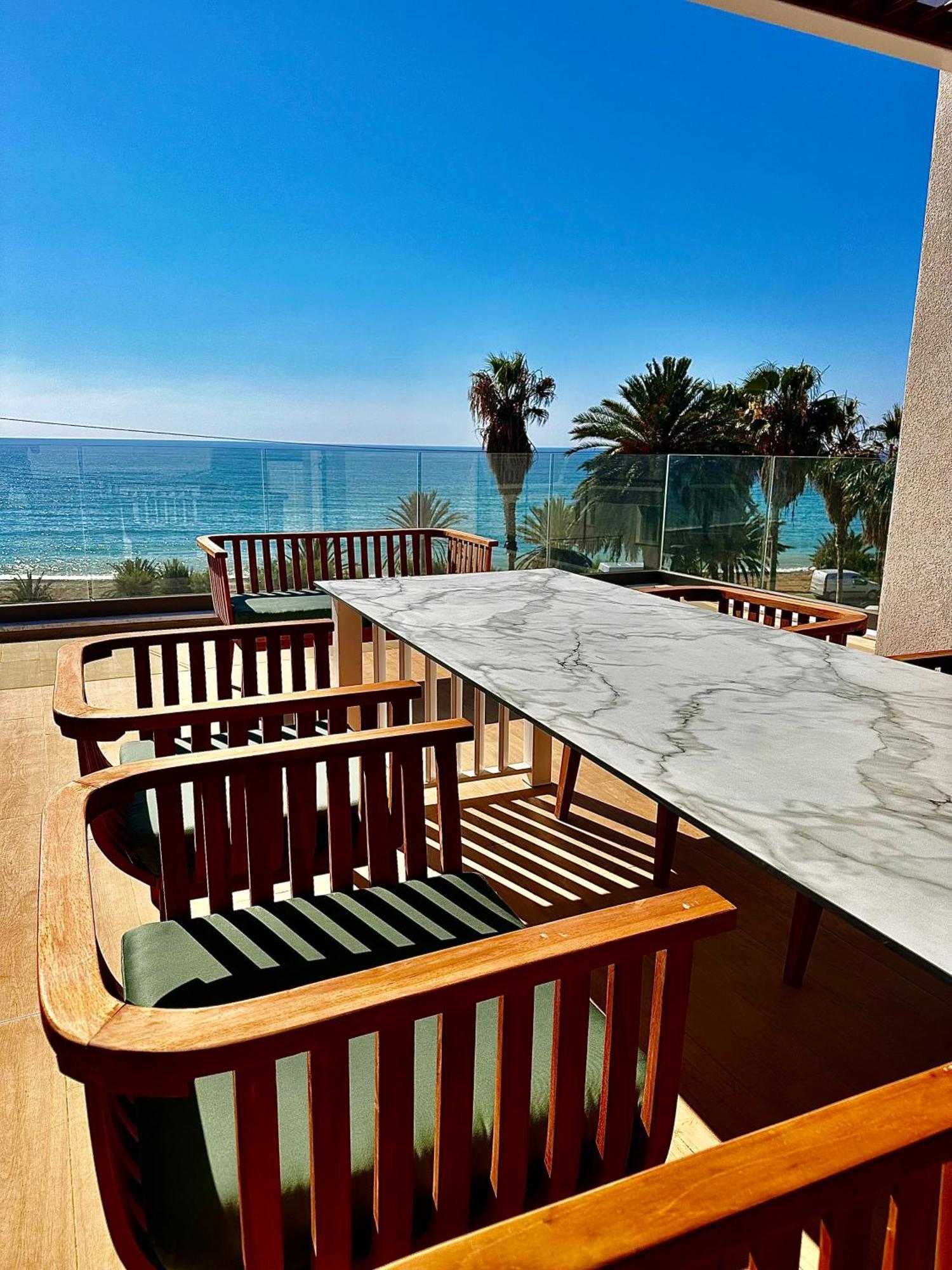 Santa Barbara Seafront W Jacuzzi Pool * Πάφος