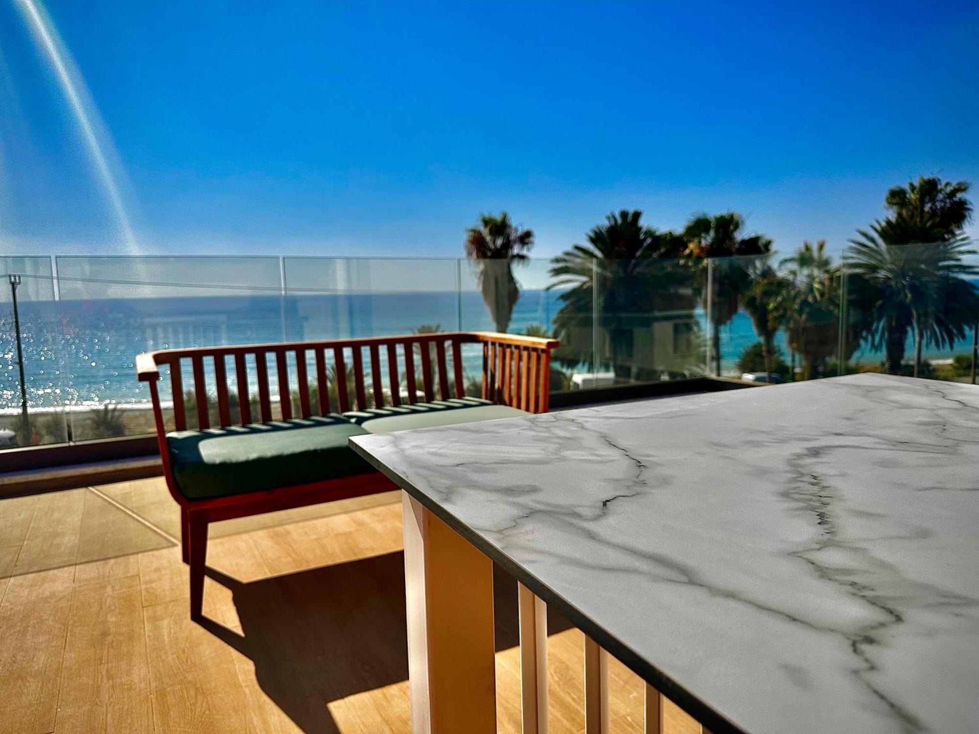 Santa Barbara Seafront W Jacuzzi Pool Πάφος