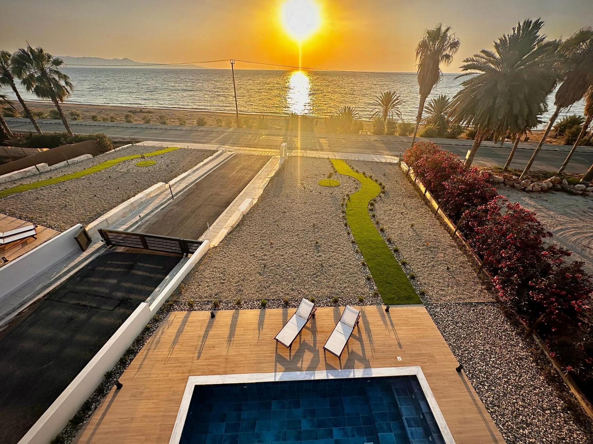 Βίλα Santa Barbara Seafront W Jacuzzi Pool Πάφος